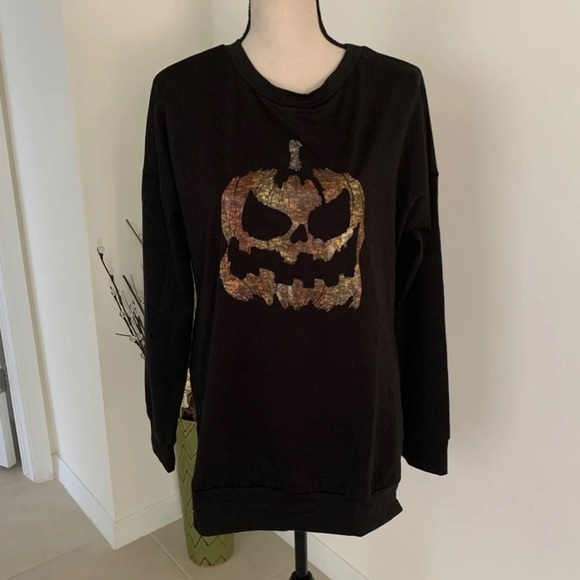 Tops - 3/$10 NWOT halloween tunic shirt